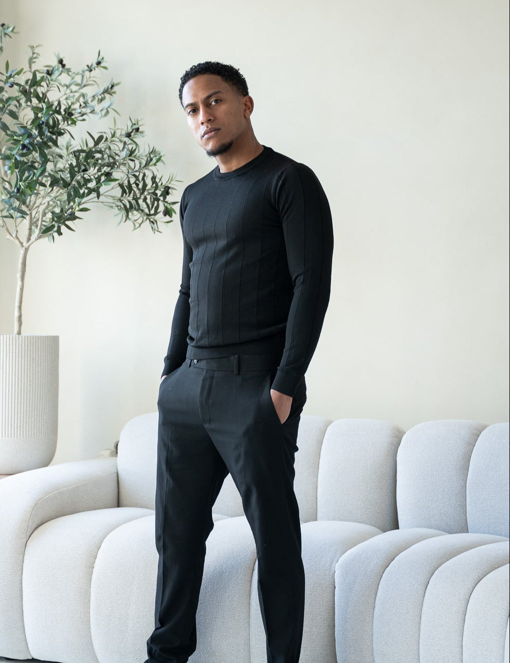 The Alexander Pullover - black